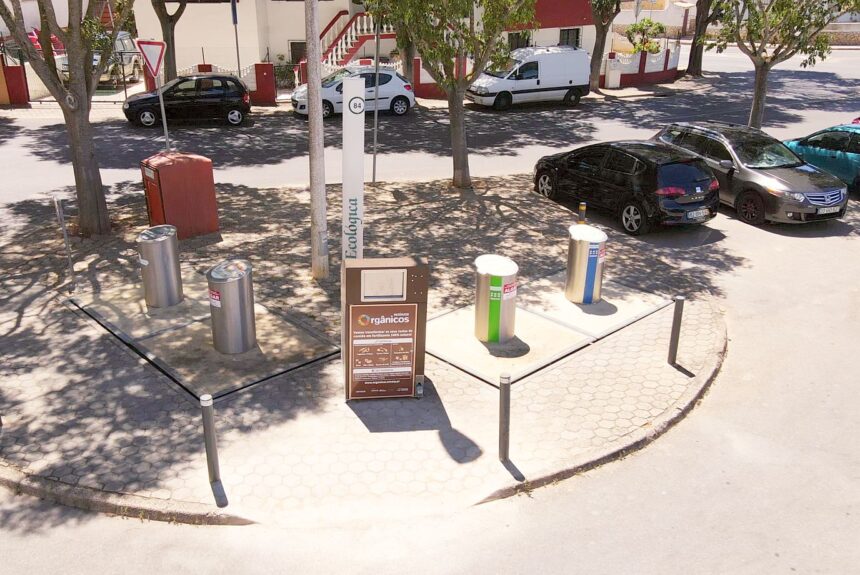 Ilha ecológica com contentor para recolha de resíduos orgânicos