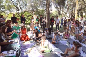 O livro infantil "A incrível batalha: Marafada vs Aterropólix" foi lido pelas crianças no dia da reciclagem